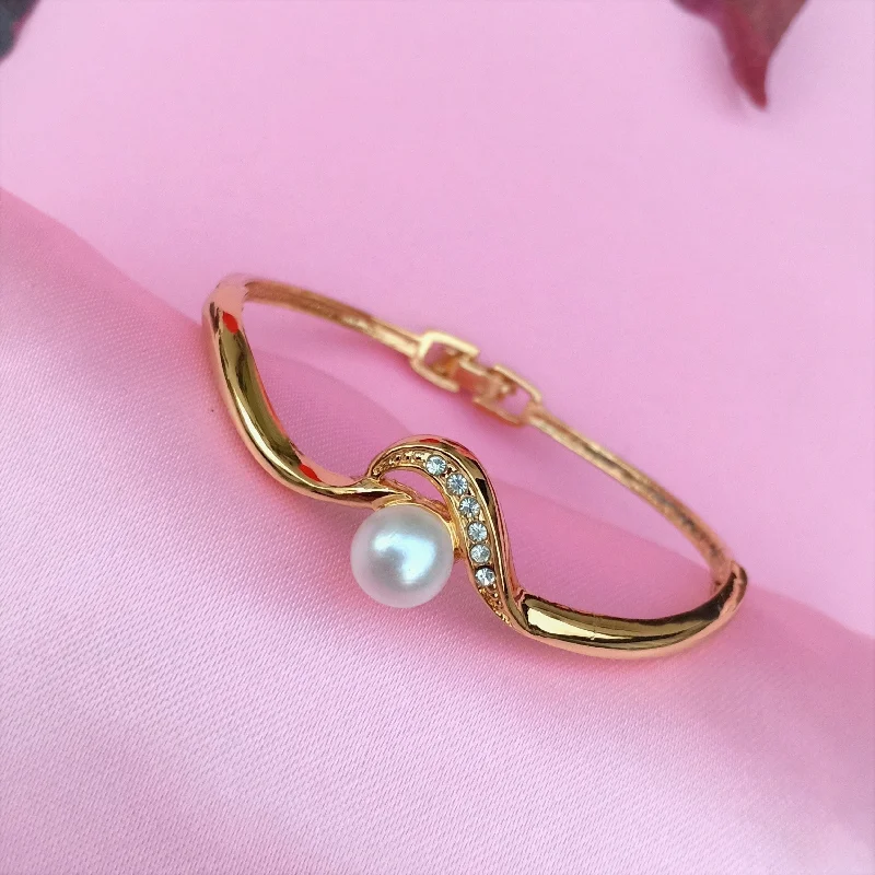 women’s adjustable charm bracelet for travel-Estele Gold Plated Pearl Bracelet for women