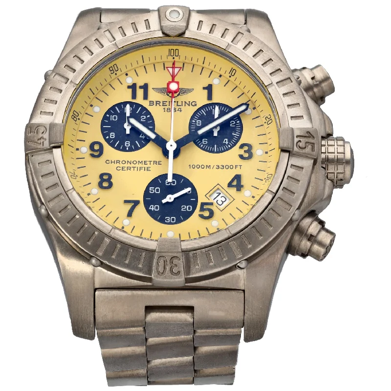 women’s watches with lightweight design and colorful dials -Breitling Avenger M1 E73360 44mm Titanium Watch